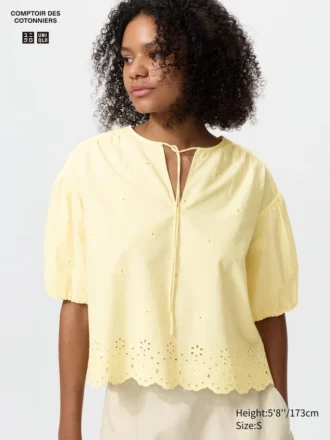 Blusa de mangas cortas con bordados para mujer