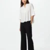 Blusa de mujer de rayón con cuello skipper y mangas 3/4 | A rayas Blusa de mujer de rayón con cuello skipper y mangas 3/4 | A rayas