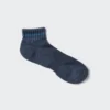 Calcetines de felpa a rayas para hombres en pantalones cortos