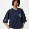 Camiseta corta con estampado gráfico Babymonster UT para mujer | Cuello en V Camiseta corta con estampado gráfico Babymonster UT para mujer | Cuello en V
