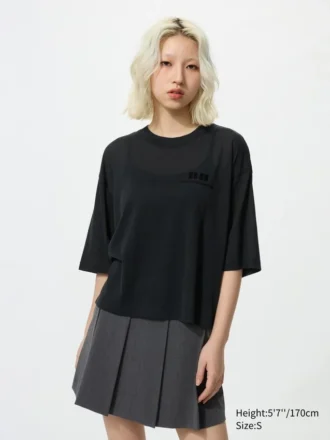 Camiseta corta con estampado gráfico Babymonster UT para mujer | Transparente