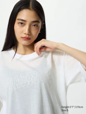 Camiseta corta con estampado gráfico Babymonster UT para mujer | Transparente