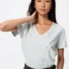 Camiseta de cuello en V de algodón slub para mujer