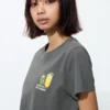 Camiseta gráfica Mofusand UT para mujer