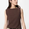 Camiseta sin mangas con cuello barco y fruncido para mujer