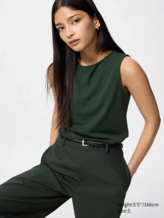 Camiseta sin mangas de jersey crepé con cuello barco para mujer