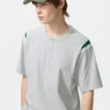 Camiseta unisex con cuello Henley Camiseta unisex con cuello Henley