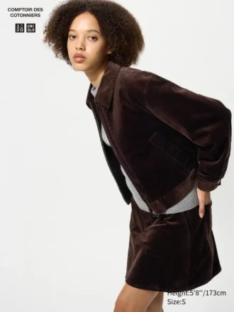 Chaqueta corta de pana para mujer en pantalones cortos