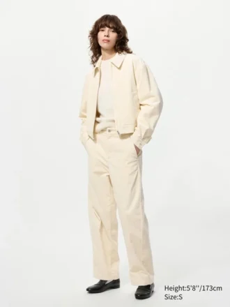 Chaqueta corta de pana para mujer en pantalones cortos